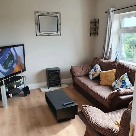Private 3 Bedroom House Ideal For Family & Friends Holiday home *