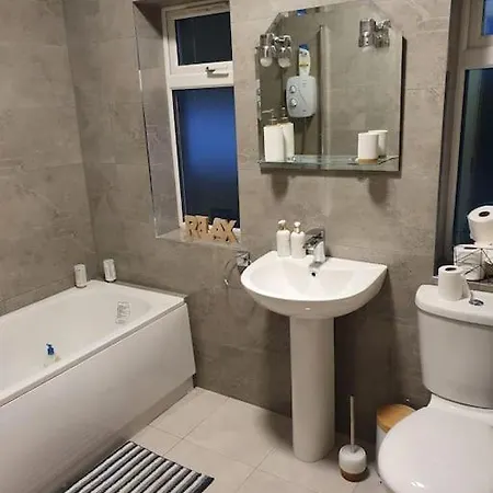 Private 3 Bedroom House Ideal For Family & Friends Casa de Férias