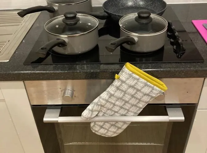 Private 3 Bedroom House Ideal For Family & Friends *